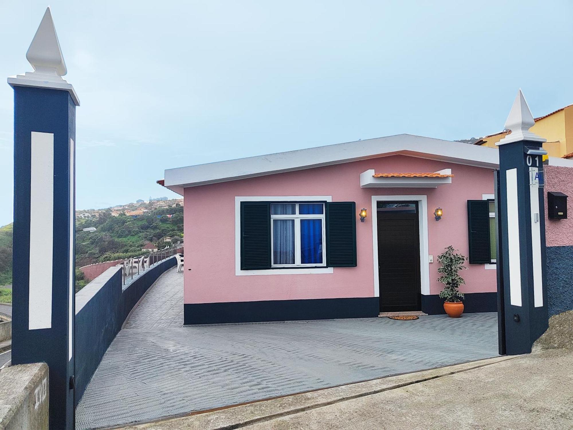 Villa Gateone Al Airport View House à Machico  Extérieur photo