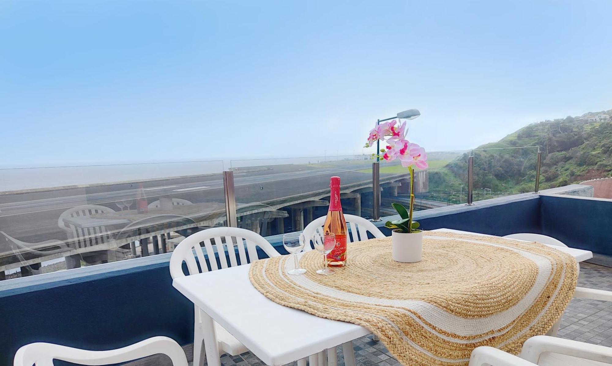 Villa Gateone Al Airport View House à Machico  Extérieur photo