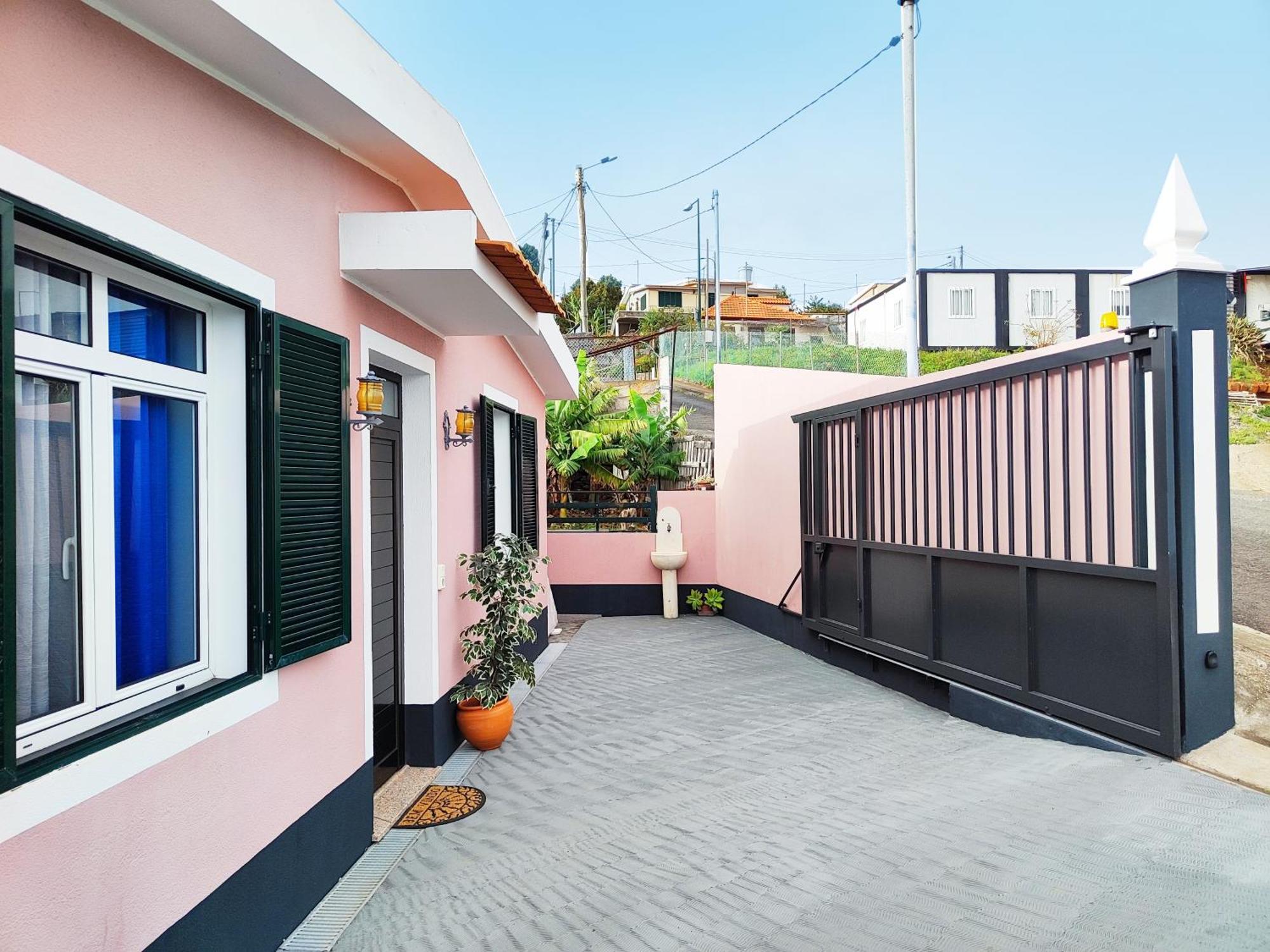 Villa Gateone Al Airport View House à Machico  Extérieur photo