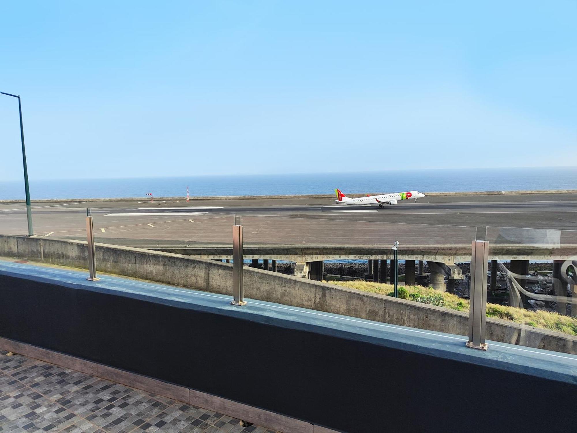 Villa Gateone Al Airport View House à Machico  Extérieur photo